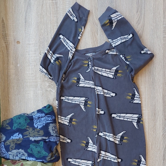 Bundle of Carter's fleece feet pajamas (update on bottom) - Picture 15 of 16